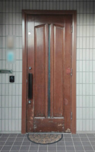 玄関ドア補修前 Before1 玄関ドア補修前 Before1