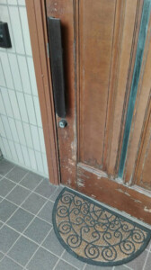 玄関ドア補修前 Before2 玄関ドア補修前 Before2